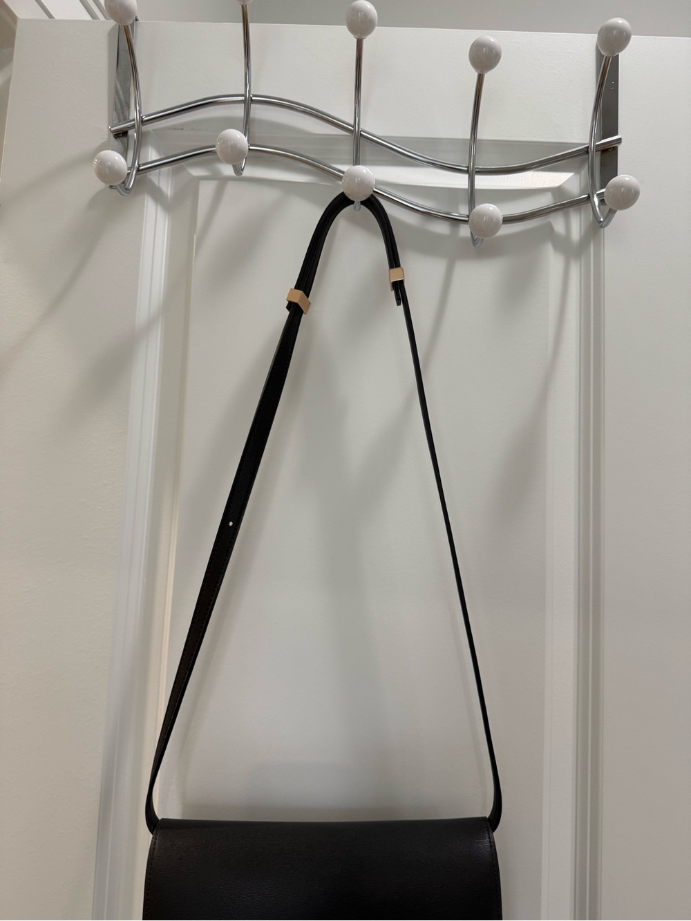 Classic Black Leather Crossbody Shoulder Bag - Picture 4 of 4